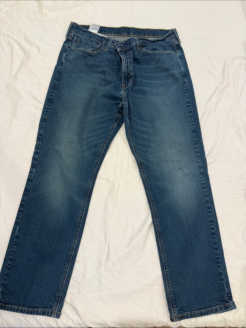 Levi's Men's Straight Jeans in Medium Blue Wash